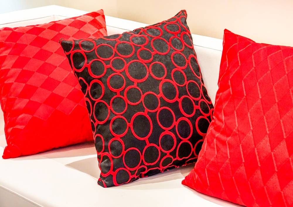 Throw Pillow Buying Guide - www.latestworldtrends.com